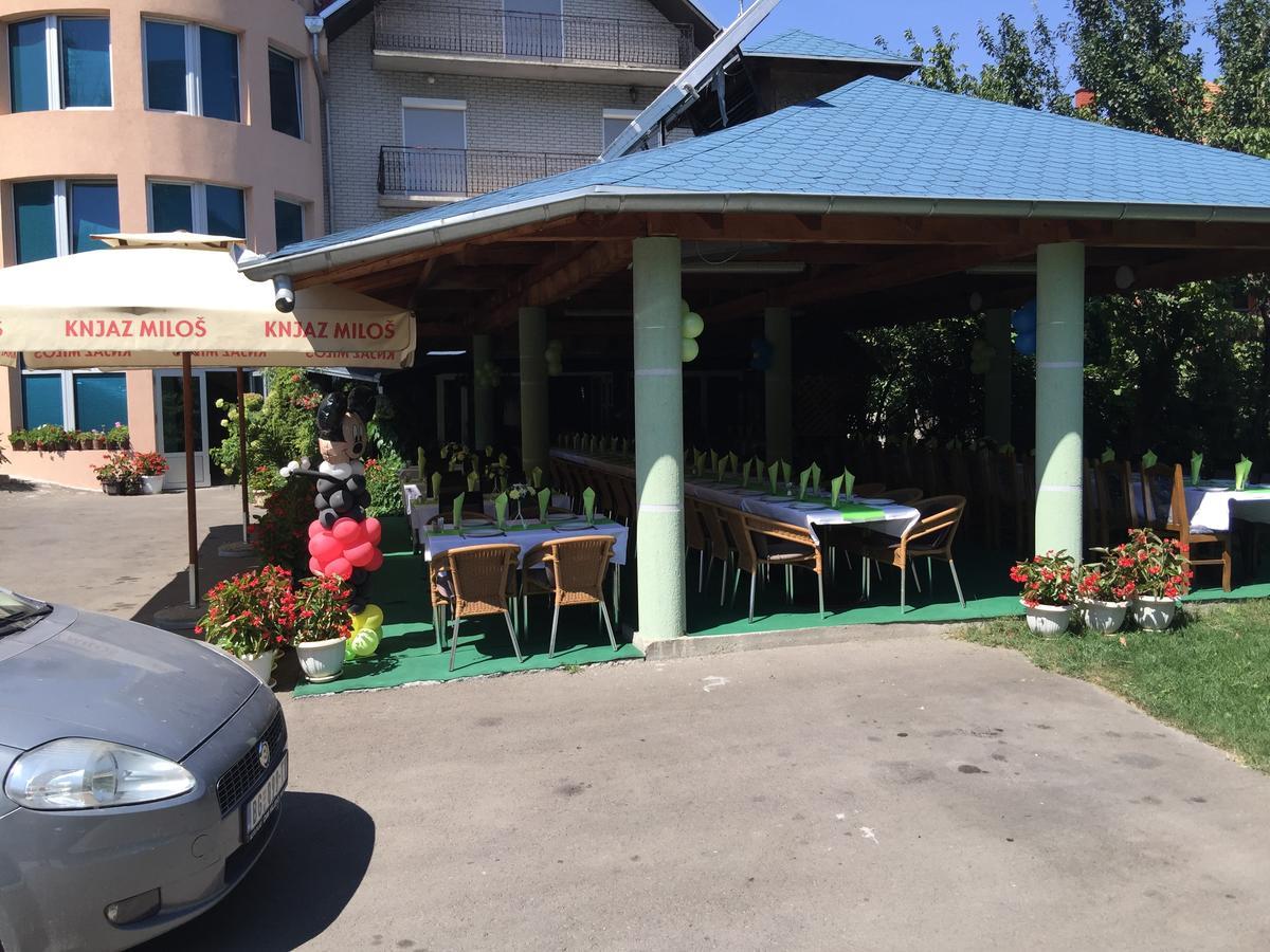 Bed & Breakfast Karavan Raska Bagian luar foto
