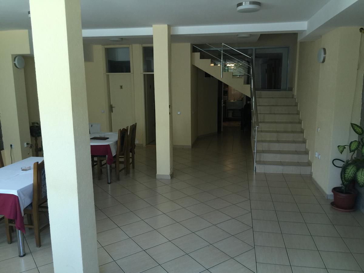 Bed & Breakfast Karavan Raska Bagian luar foto