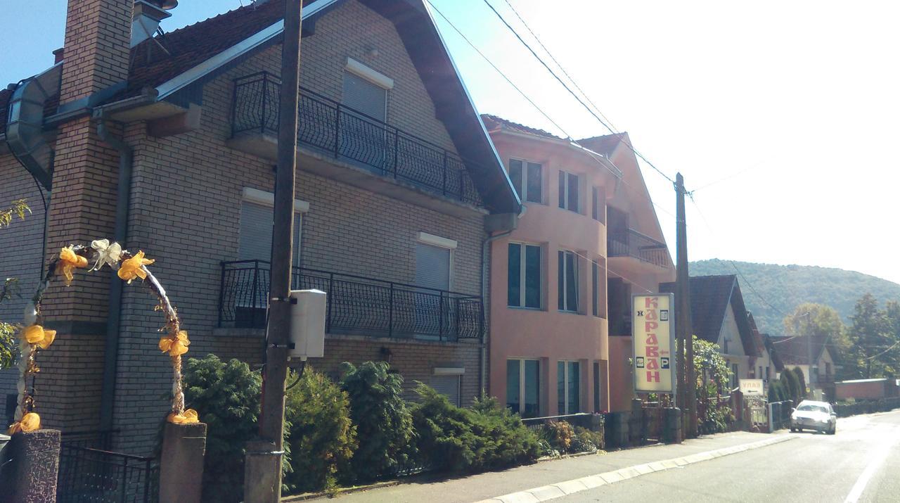 Bed & Breakfast Karavan Raska Bagian luar foto