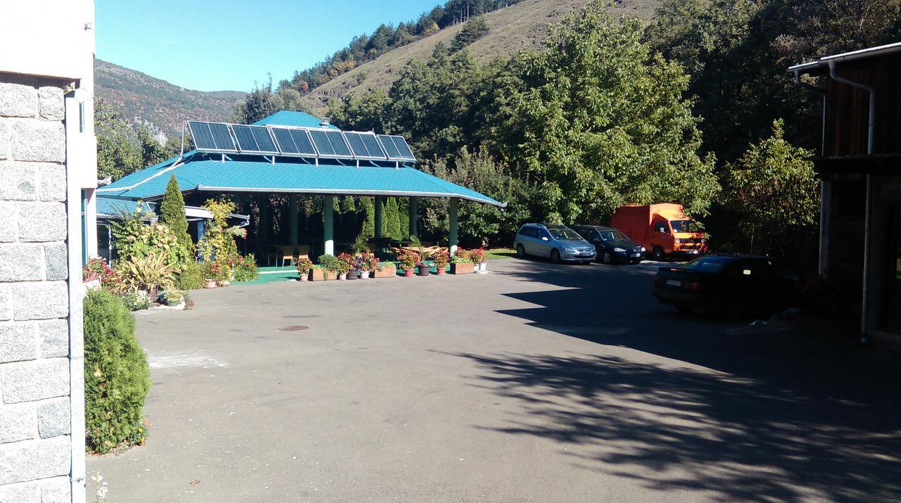 Bed & Breakfast Karavan Raska Bagian luar foto