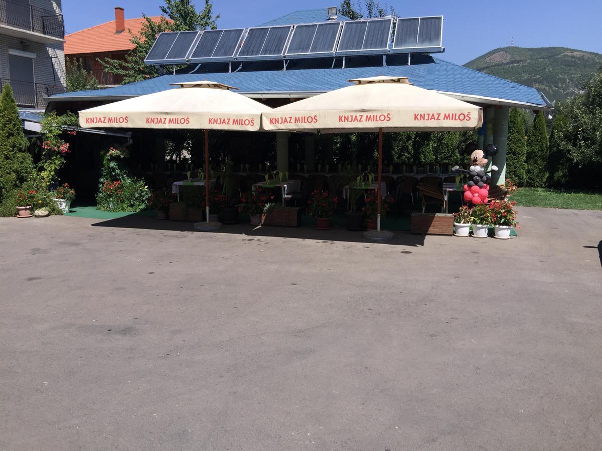 Bed & Breakfast Karavan Raska Bagian luar foto