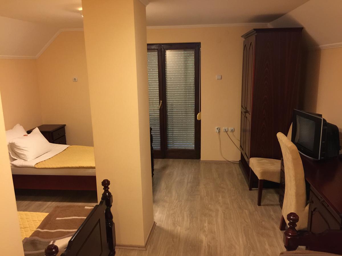 Bed & Breakfast Karavan Raska Bagian luar foto