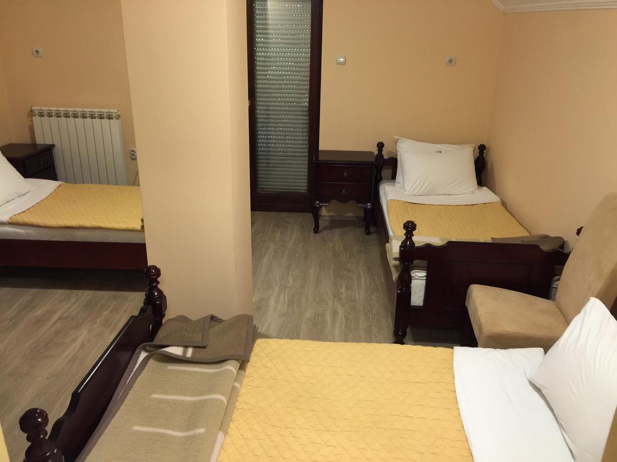 Bed & Breakfast Karavan Raska Bagian luar foto