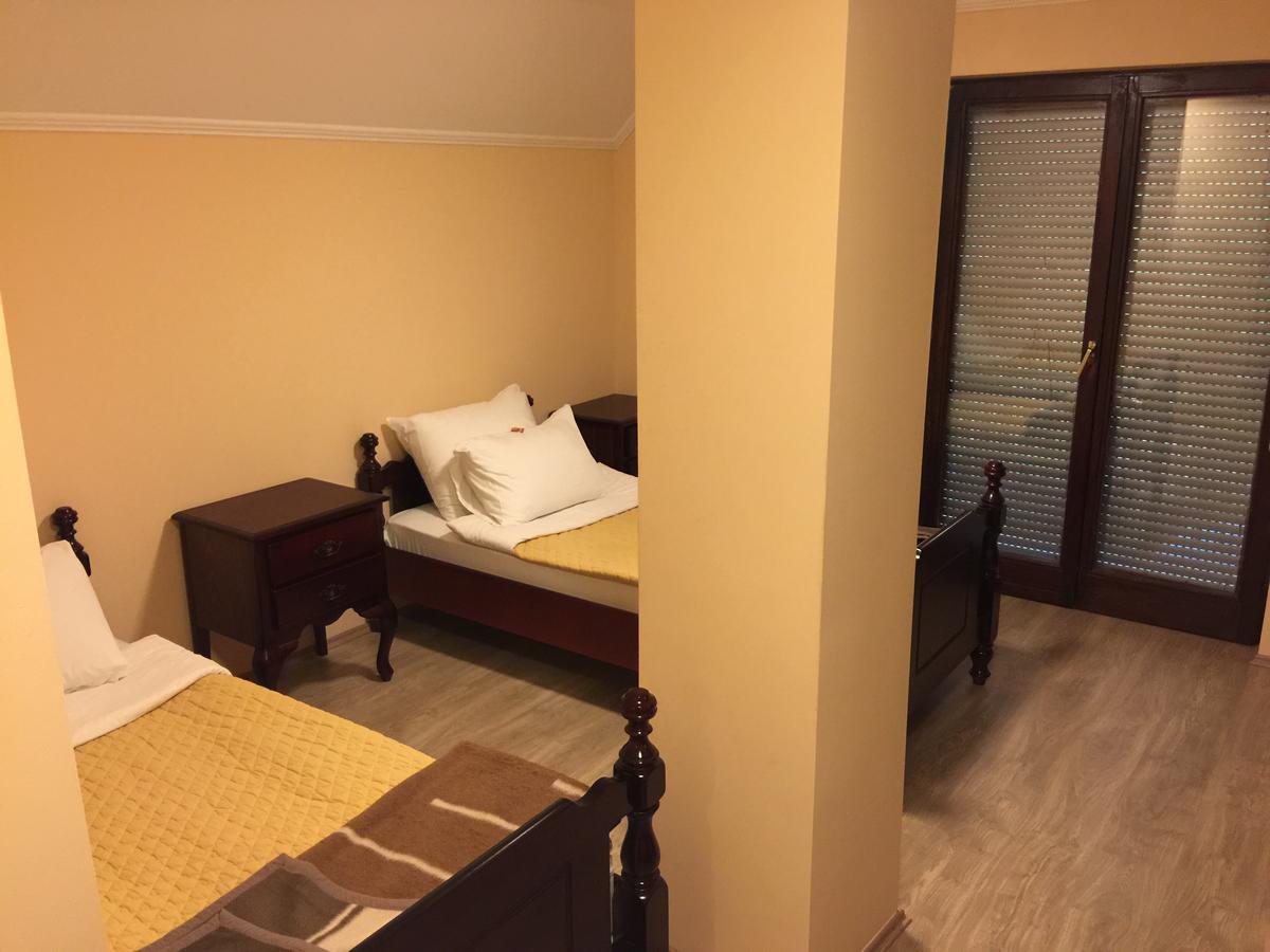 Bed & Breakfast Karavan Raska Bagian luar foto