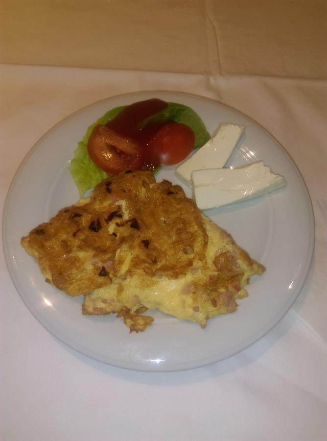 Bed & Breakfast Karavan Raska Bagian luar foto