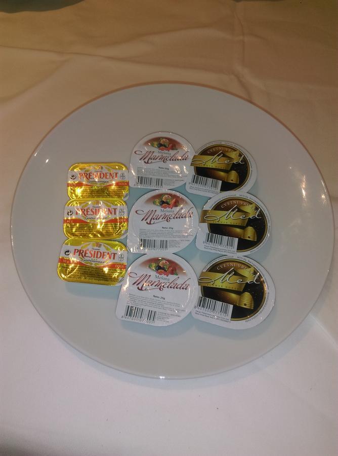 Bed & Breakfast Karavan Raska Bagian luar foto